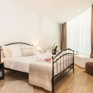 4* Affittacamere Via Domus