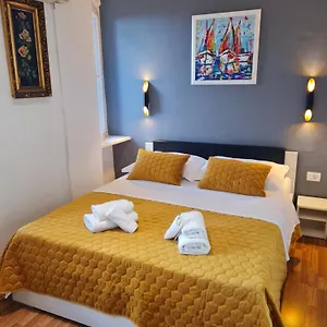 Inchy - In The Center Of Diocletian's Palace Guest house